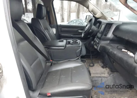 2020 Ram 1500 Tradesman 4X4 6'4 Box z USA, uszkodzony, nr VIN 1C6RRFCG5LN338842